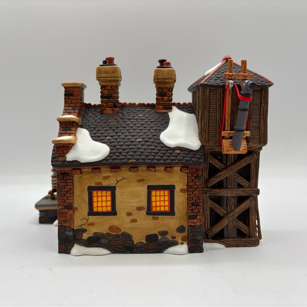 Department 56 1999 Vintage HVC DVS The‎ Locomotive Shed & Water Tower 56.58465